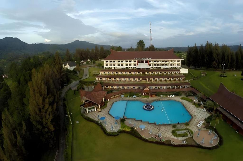 Hotel Niagara Parapat Luaran gambar