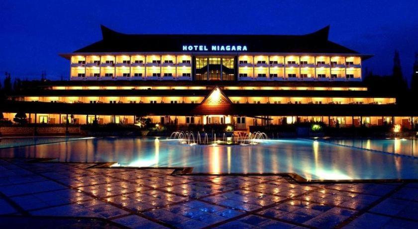 Hotel Niagara Parapat Luaran gambar